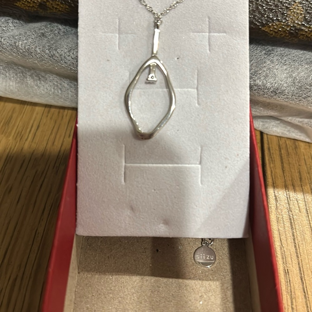 Elegant 925 Silver Pendant Necklace with CZ stone - Picture 2 of 4
